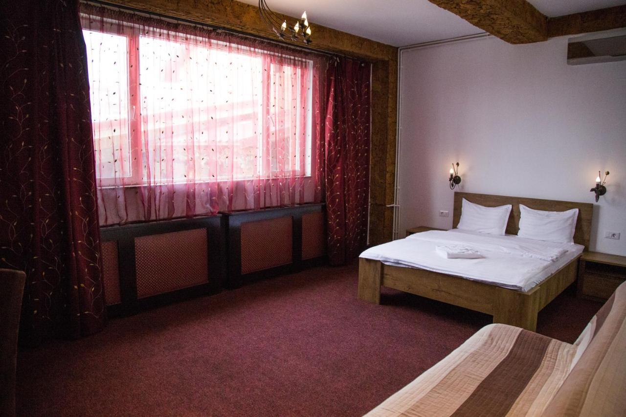 Motel Davios Târgu Jiu Exteriör bild