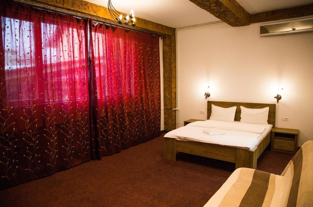 Motel Davios Târgu Jiu Exteriör bild